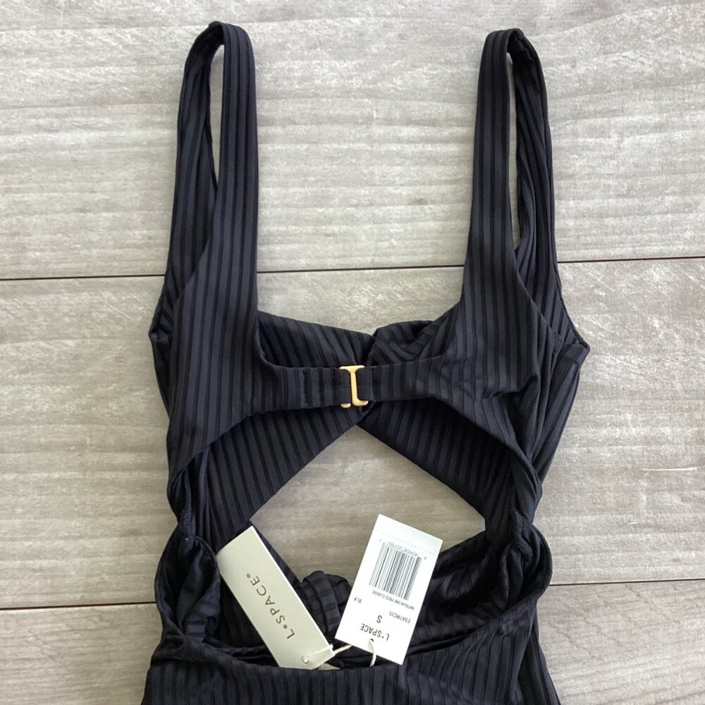 L*SPACE Antigua One-Piece - Picture 5 of 11